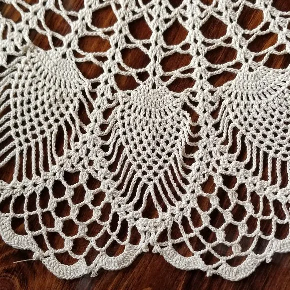 Vintage Style New Hand Crafted Cluster Pineapple Doily, Natural, 25 1/2" - Picture 4 of 4